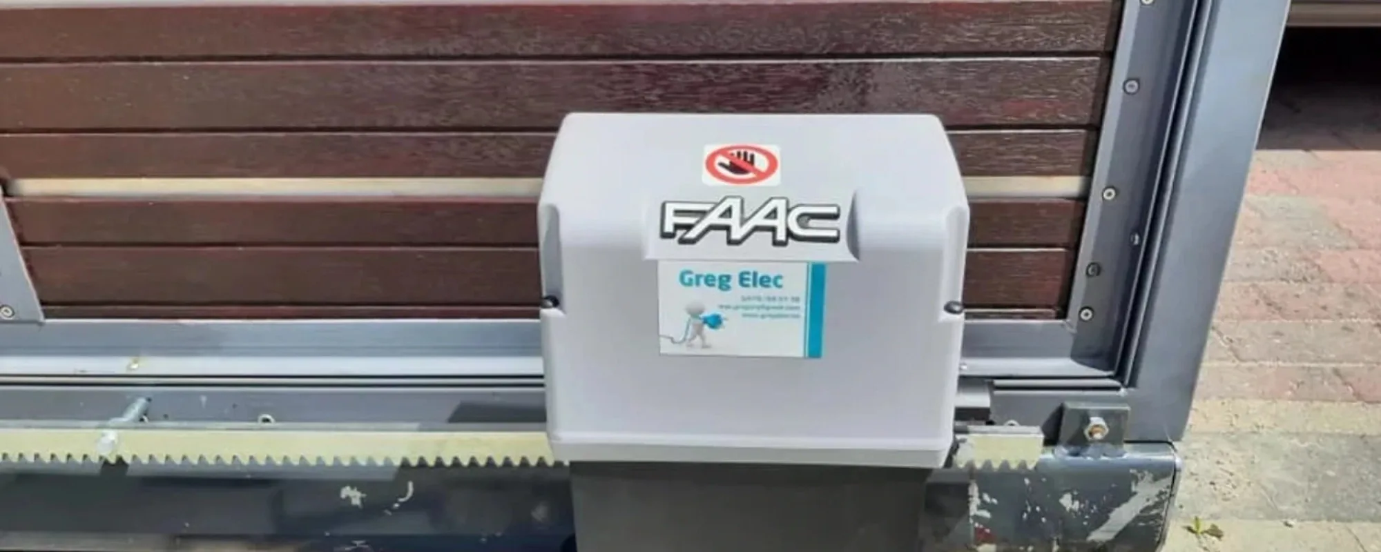Moteur de portail coulissant FAAC